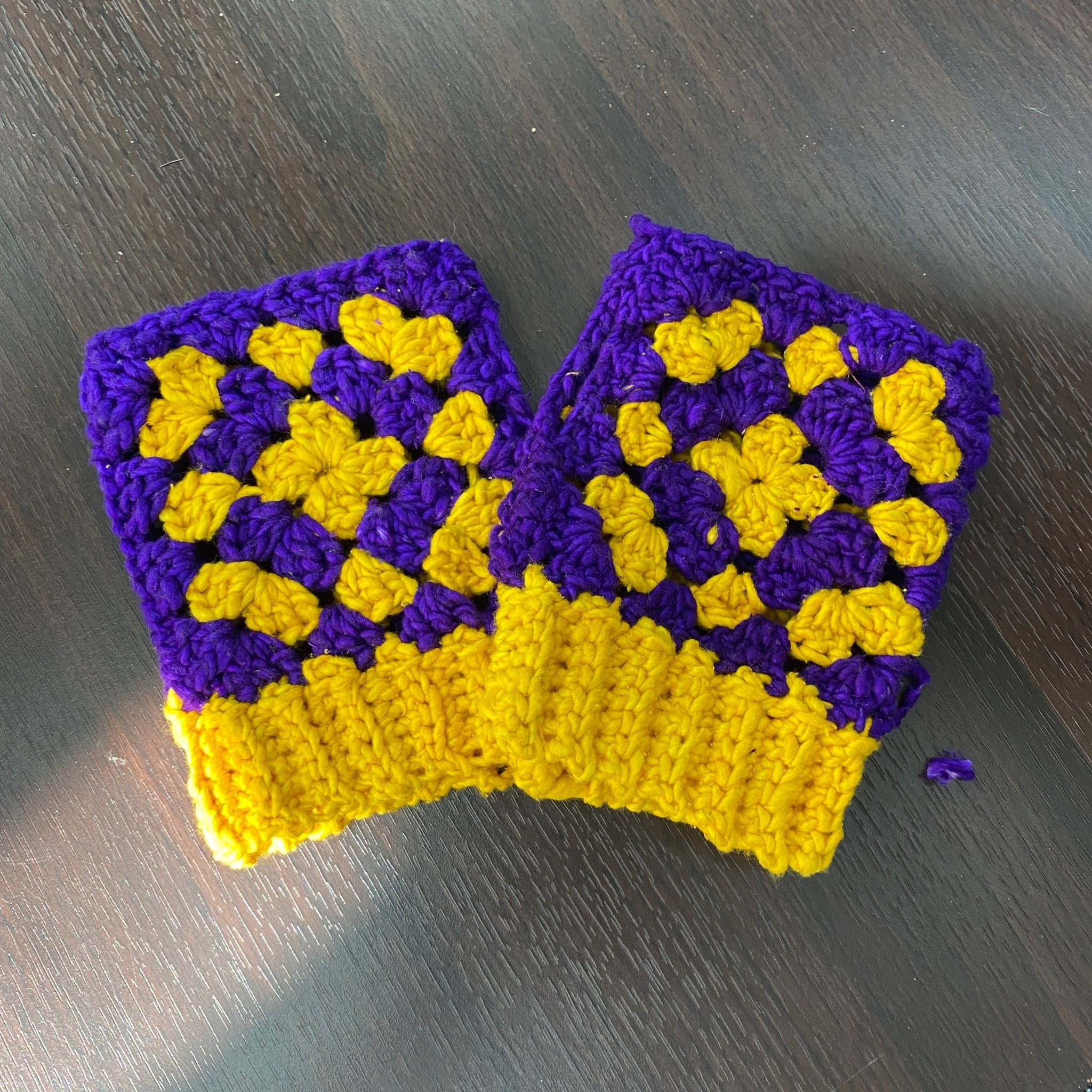 Granny Square Fingerless Gloves | Easy Crochet Tutorial - Darn Good Yarn