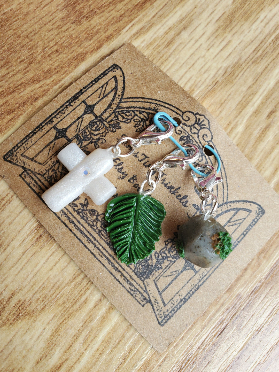 Darn Good Yarn: He is risen trinket pack, 