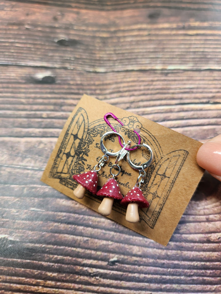 Darn Good Yarn: Dragonfly, Yarn