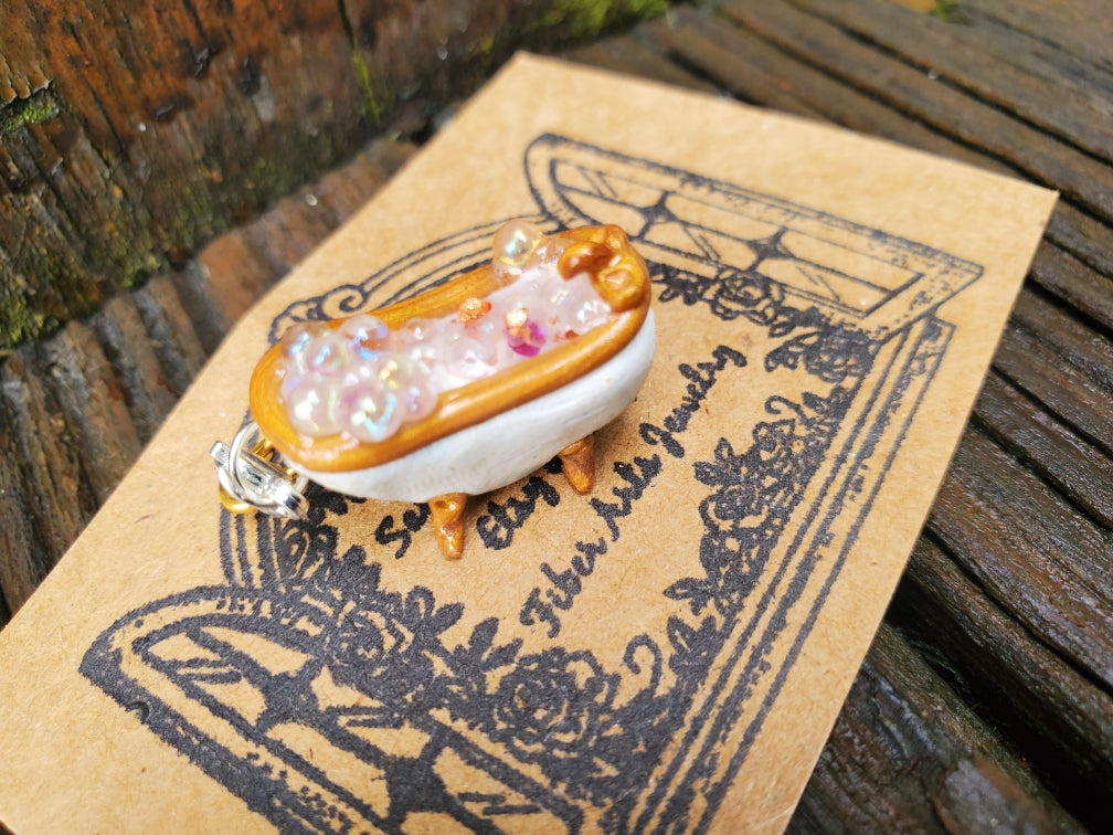 Darn Good Yarn: Wolf Moon, Yarn