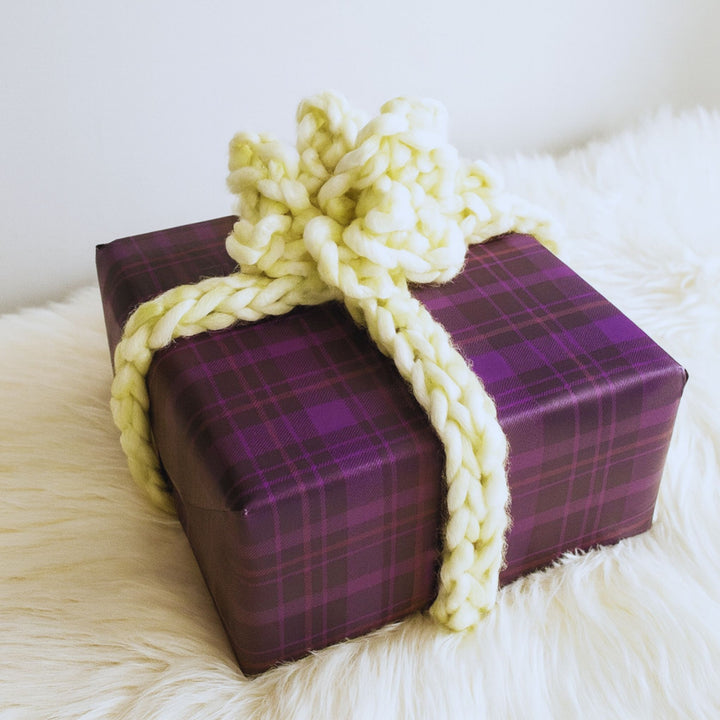 Darn Good Yarn: Crochet Pom Gift Bow Pattern – Handmade Reusable Gift Wrap Accent with Chunky Wool Yarn, Patterns