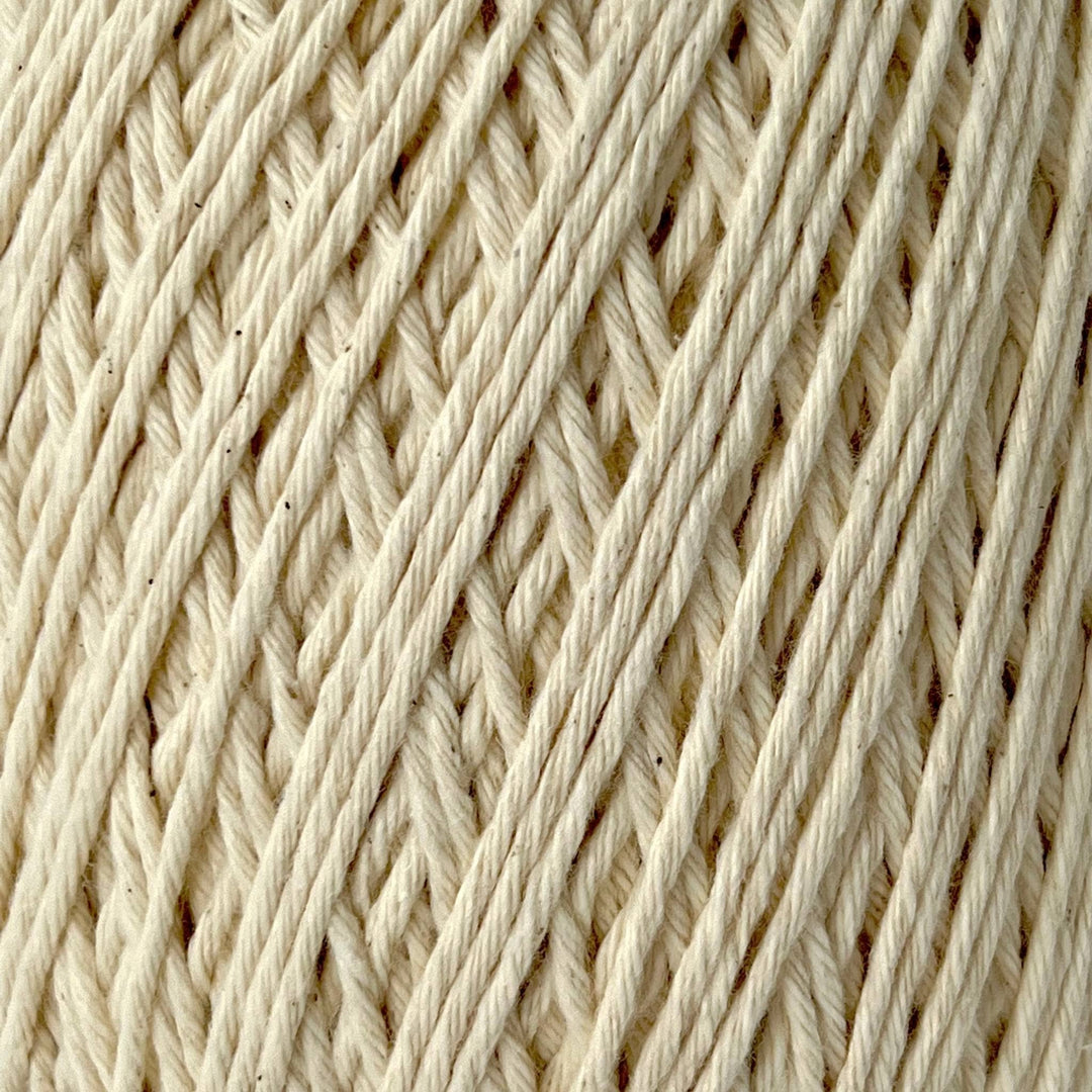 Closeup image of circulo cotton 4/8 (undyed) to show detail.