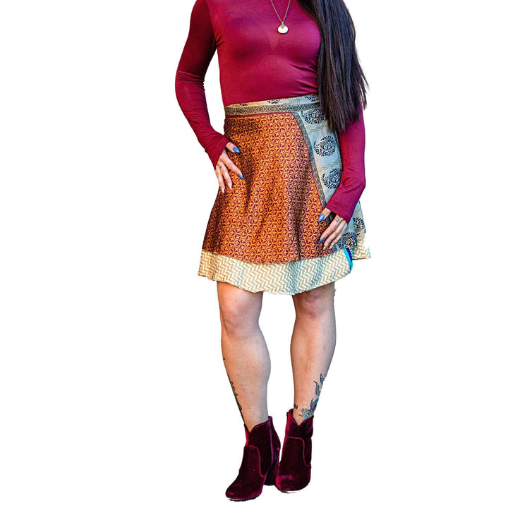 woman wearing mini regualr skirt