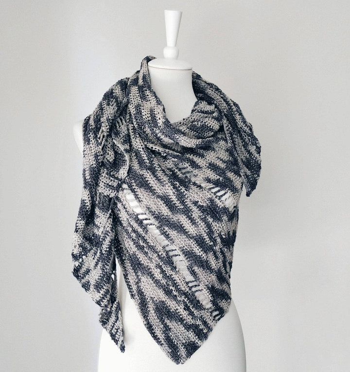A monochromatic Shawl on a mannequin