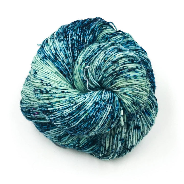 single ply hand dyed merino wool yarn blue and dark blue speckled.