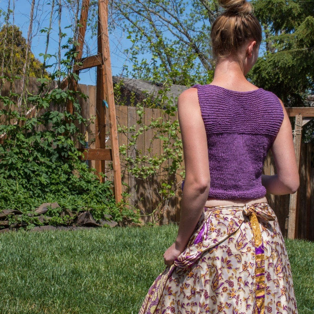 Women wearing a purple linen knitting V top outside (back view)